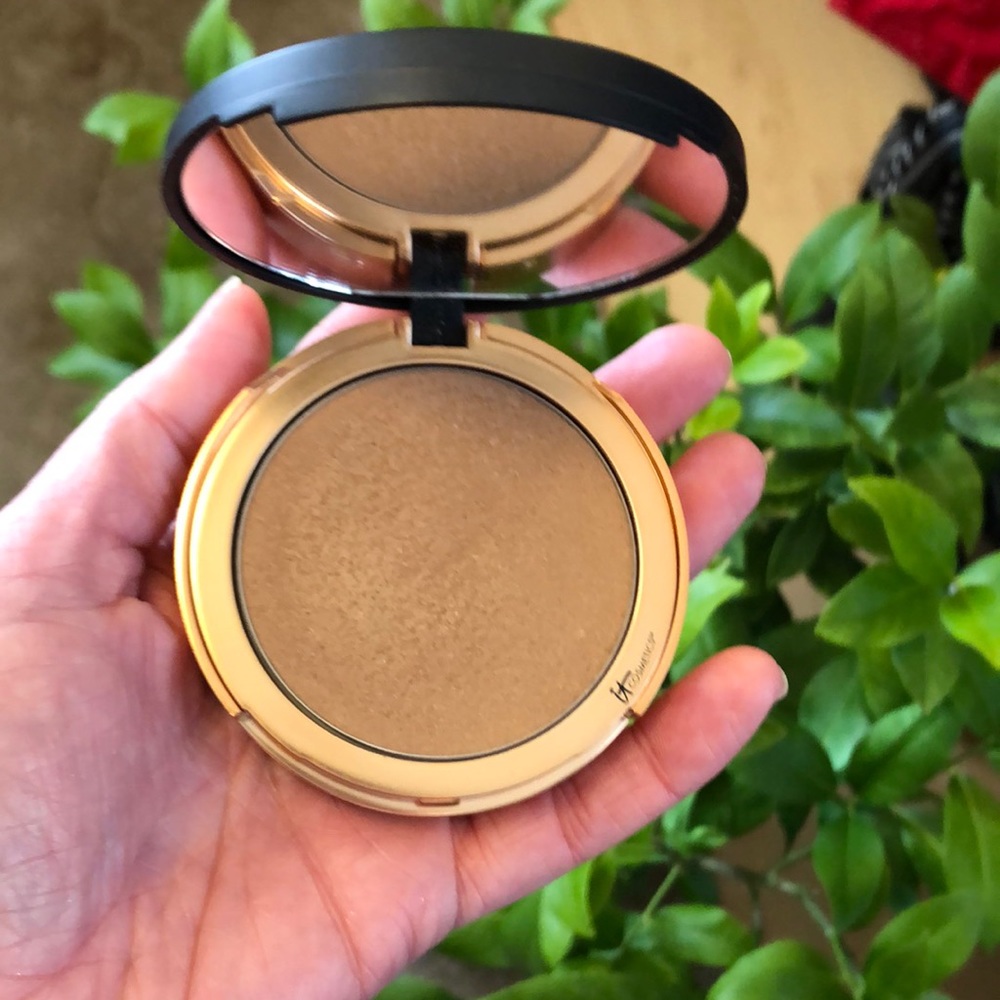 It cosmetics bye-bye pores bronzer